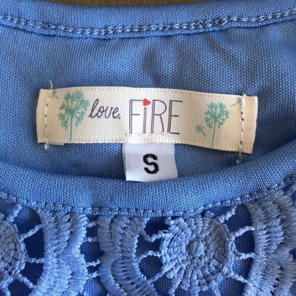 Floral Lace Crop Top - Picture 5 of 5